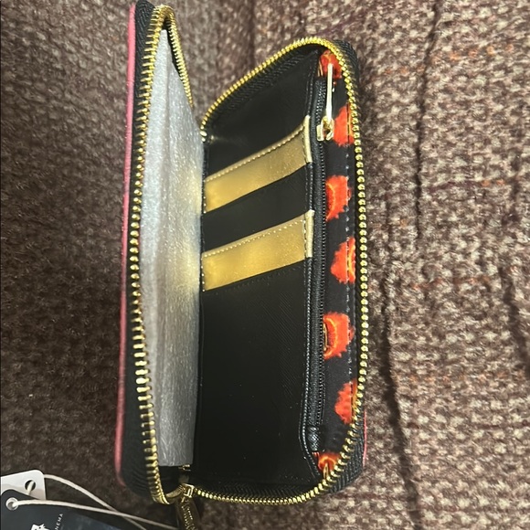 Loungefly Glow in the Dark Lord of the Rings “The One Ring” Wallet. BN w tags! - Picture 3 of 4